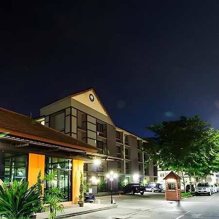 บีทู เชียงราย บูติค แอนด์ บัดเจท โฮเทล Hotel ภายนอก รูปภาพ