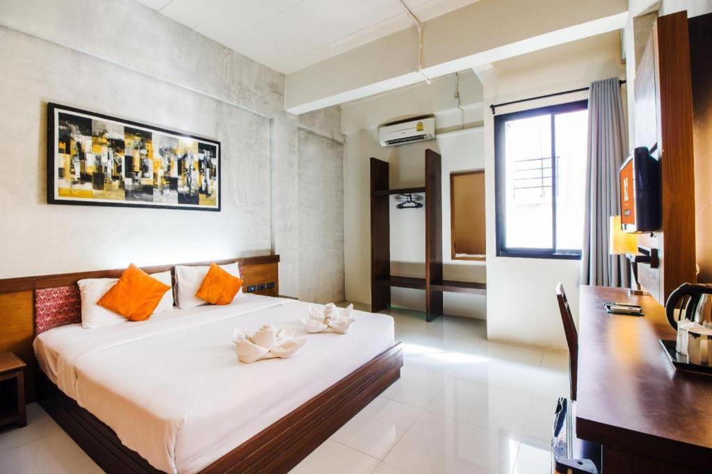 บีทู เชียงราย บูติค แอนด์ บัดเจท โฮเทล Hotel ภายนอก รูปภาพ