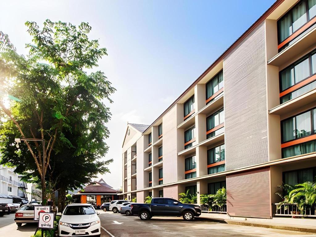 บีทู เชียงราย บูติค แอนด์ บัดเจท โฮเทล Hotel ภายนอก รูปภาพ